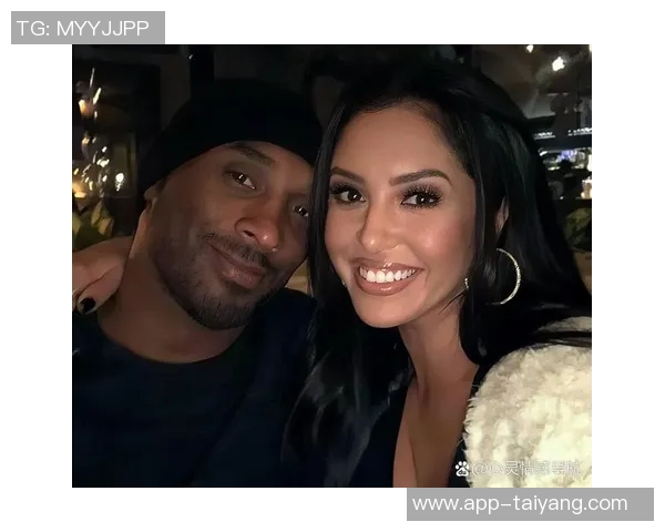 妻子社交媒体分享与库尔图瓦游戏夜照片展现休闲时光的乐趣